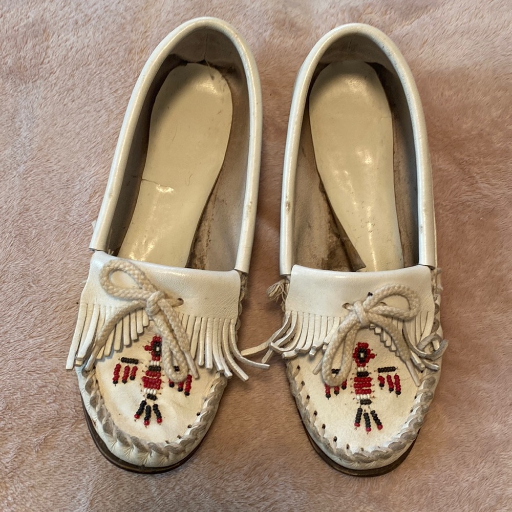 Vintage White Leather Beaded Moccasins Gem